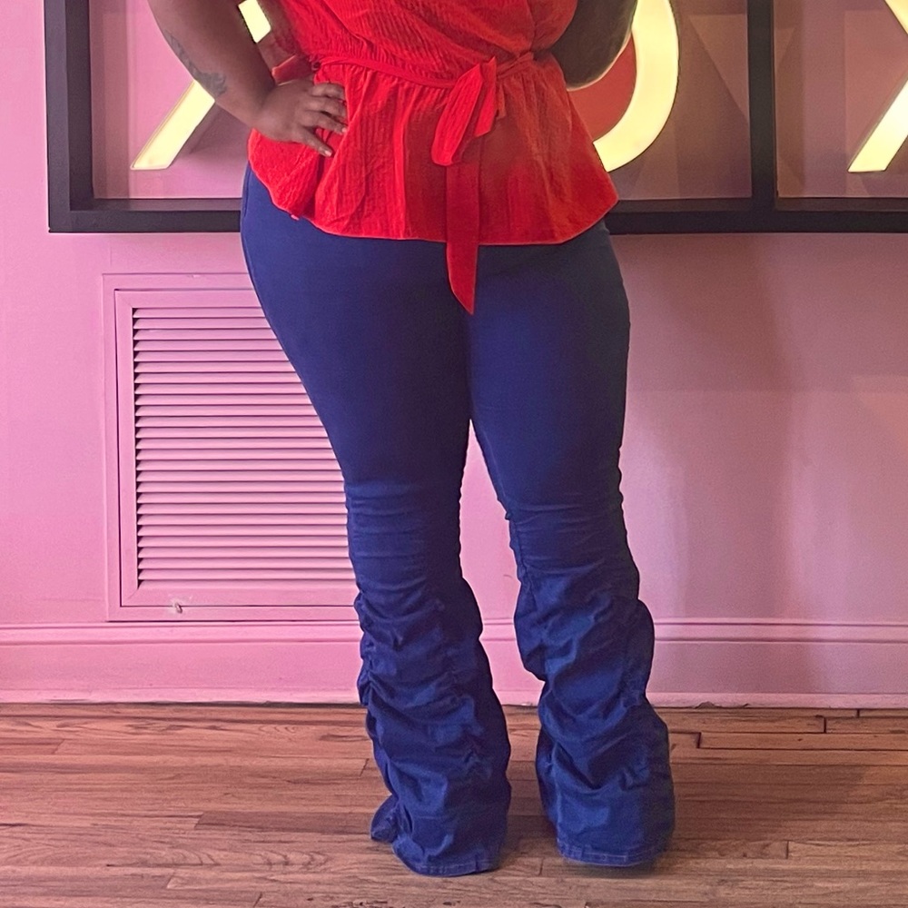 Plus Stacked Ruffle Jeans - Picture 3 of 3